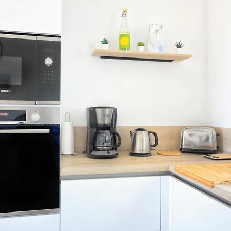 Дом отдыха Les Euphorbes - Charmante Maison Avec Vue Saint-Georges-de-la-Riviere