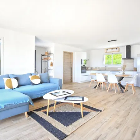 Дом отдыха Les Euphorbes - Charmante Maison Avec Vue Saint-Georges-de-la-Riviere